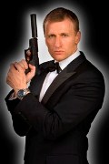 Daniel Craig / James Bond lookalike